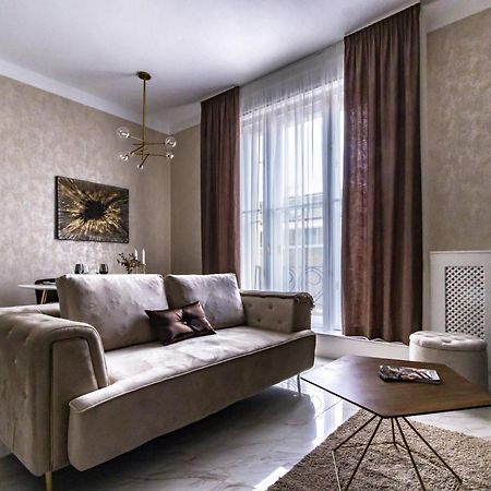 N16 Deluxe Apartment Budapest Luaran gambar