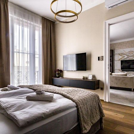 N16 Deluxe Apartment Budapest Luaran gambar