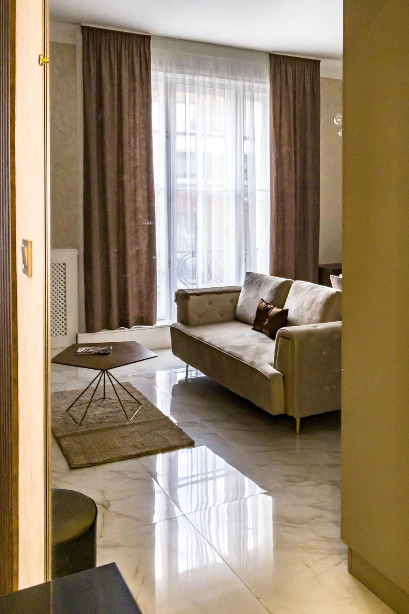 N16 Deluxe Apartment Budapest Luaran gambar