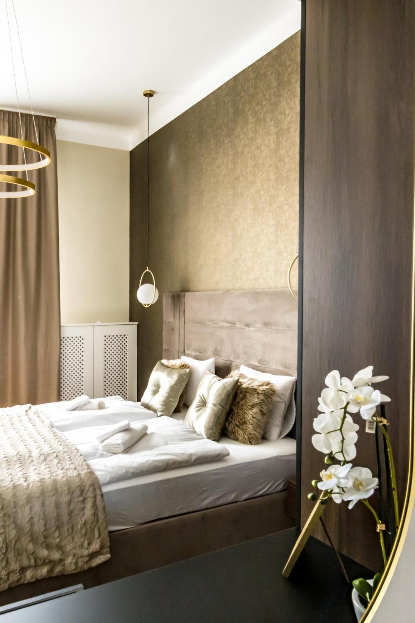 N16 Deluxe Apartment Budapest Luaran gambar