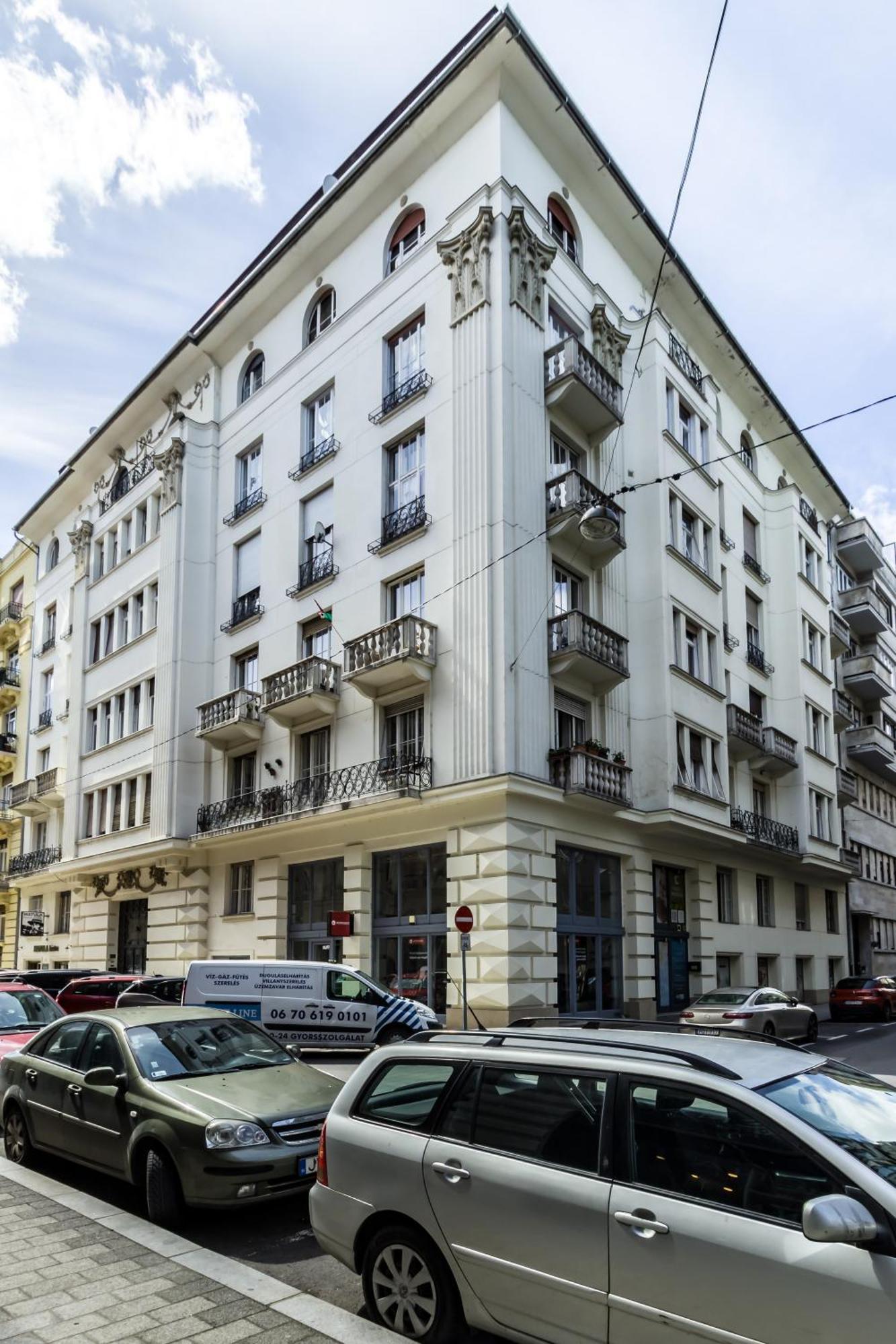 N16 Deluxe Apartment Budapest Luaran gambar